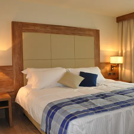 アンバサダー 4*