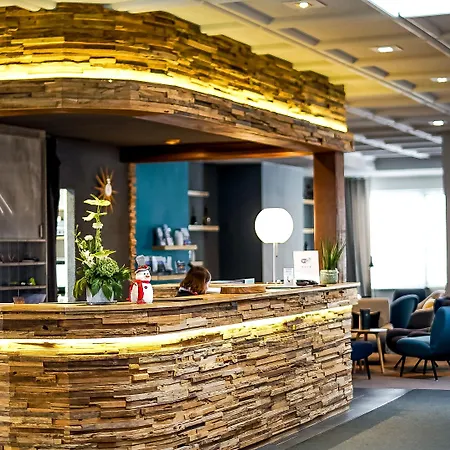 アンバサダー ホテル 4*